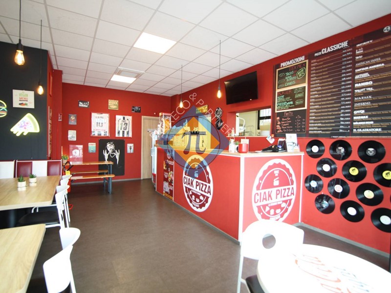 Attività commerciale in Vendita a Cordenons, 75'000€, 71 m²