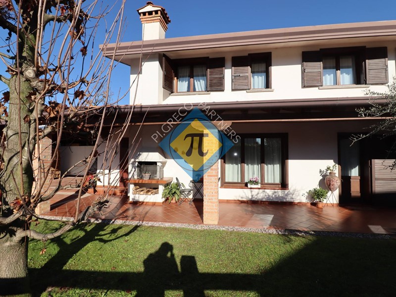 Villa in Vendita a Pordenone, 318'000€, 200 m²