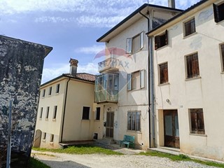 Casa Semi Indipendente in Vendita a Valdobbiadene, 95'000€, 230 m²