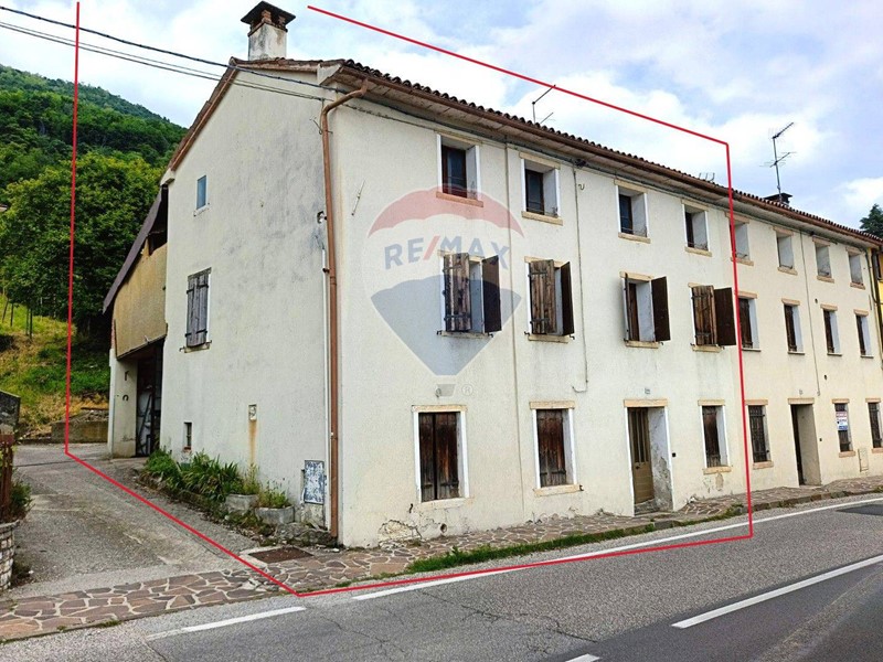 Casa Semi Indipendente in Vendita a Valdobbiadene, 55'000€, 235 m²