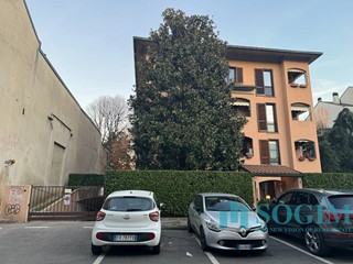 Magazzino in Vendita a Monza, 18'000€, 27 m²