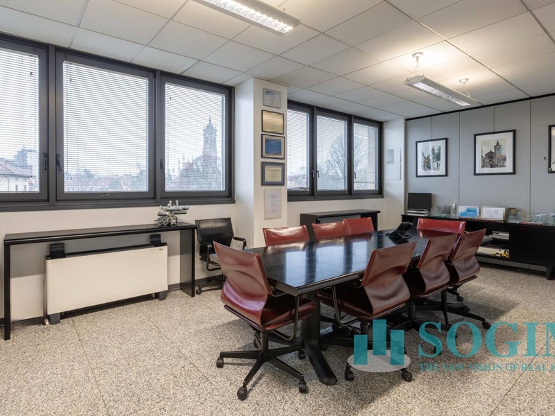 Ufficio in Vendita a Monza, 1'100'000€, 477 m²