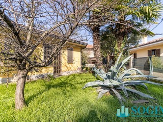 Villa in Vendita a Triuggio, 490'000€, 345 m²