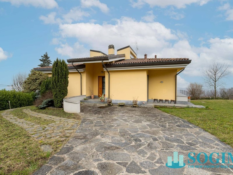 Villa in Vendita a Colle Brianza, 549'000€, 238 m²