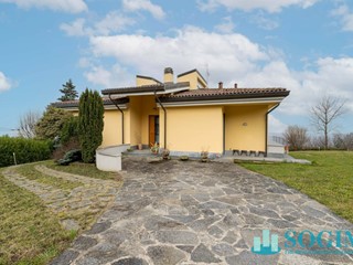Villa in Vendita a Colle Brianza, 549'000€, 238 m²