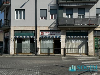 Immobile commerciale in Vendita a Limbiate, 125'000€, 93 m²