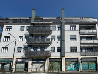 Immobile commerciale in Vendita a Limbiate, 145'000€, 121 m²