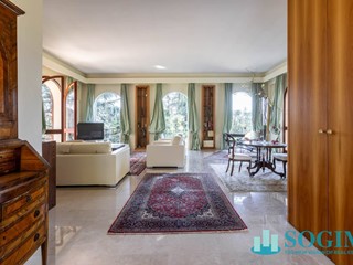 Villa in Vendita a Sirtori, 690'000€, 450 m²