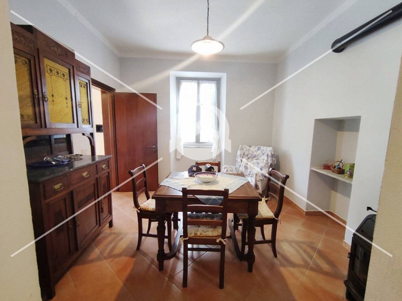 Quadrilocale in Vendita a Calizzano, 88'000€, 102 m²