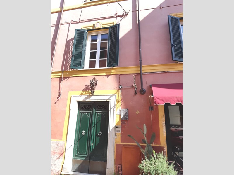 Ufficio in Affitto a Massa, 550€, 100 m²