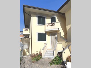 Quadrilocale in Affitto a Massa, 1'500€, 85 m²