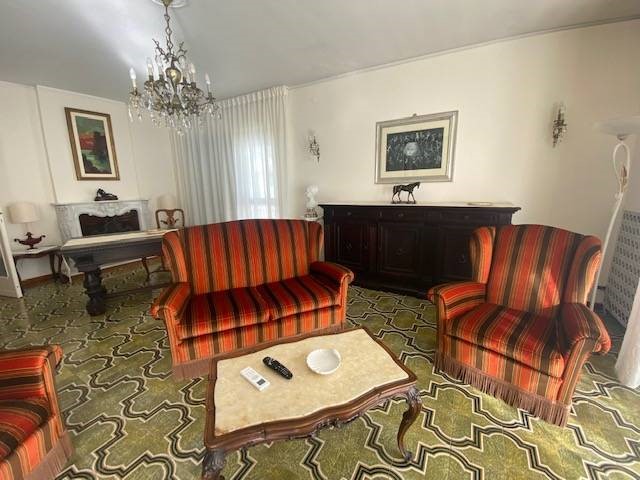 Quadrilocale in Affitto a Forte dei Marmi, 5'000€, 160 m²