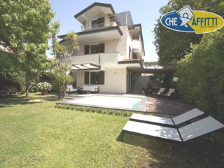 Villa in Affitto a Forte dei Marmi, 190 m²