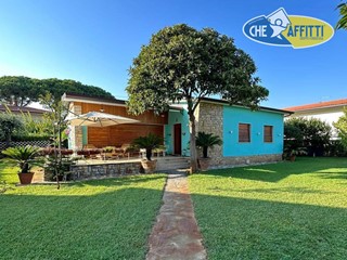 Villa in Affitto a Pietrasanta, 6'000€, 165 m²