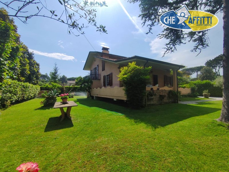 Villa in Affitto a Massa, 2'500€, 150 m²