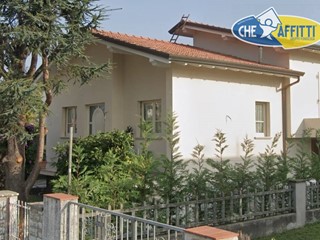 Casa Semi Indipendente in Affitto a Camaiore, 2'450€, 95 m²