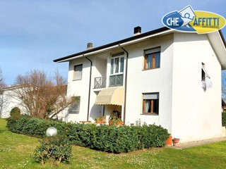 Villetta a schiera in Affitto a Pietrasanta, 2'500€, 150 m²