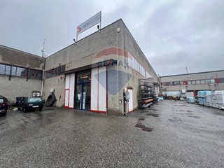 Immobile commerciale in Vendita a Cuveglio, 290'000€, 550 m²
