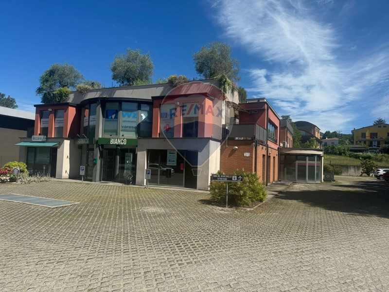 Negozio in Vendita a Varese, 480'000€, 210 m²