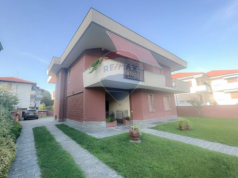 Casa Semi Indipendente in Vendita a Buscate, 390'000€, 436 m²