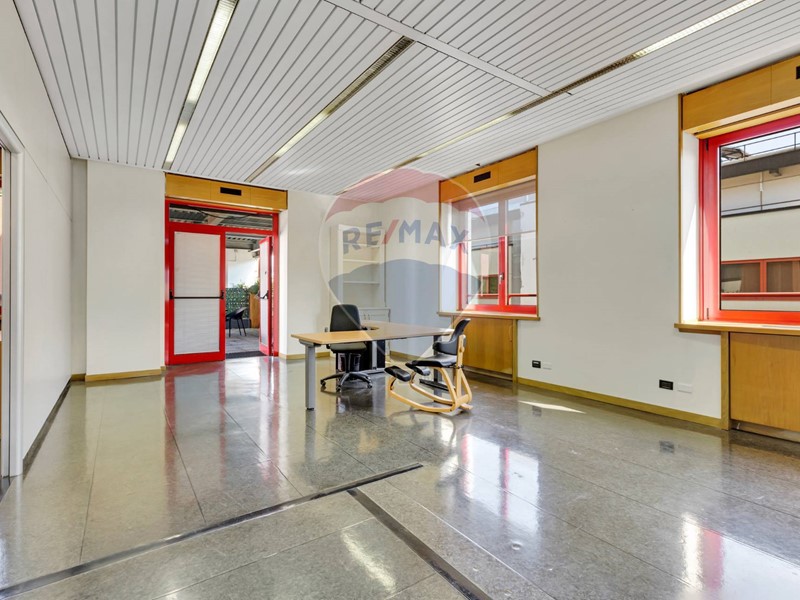 Ufficio in Affitto a Milano, 2'000€, 135 m²