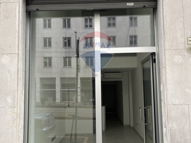 Negozio in Affitto a Milano, 2'166€, 40 m²