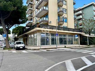 Negozio in Affitto a Rimini, 4'950€, 320 m²