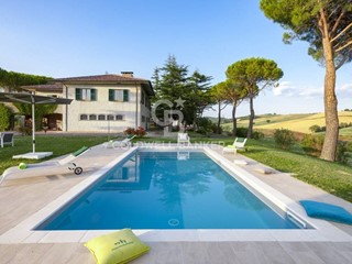 Villa in Vendita a Sant'Angelo in Vado, 650'000€, 506 m²