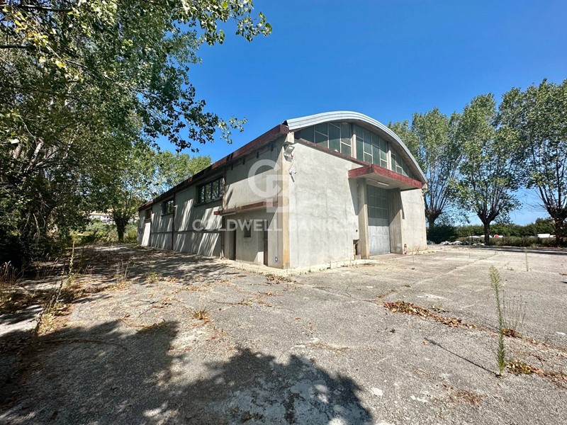 Capannone in Affitto a Rimini, 3'800€, 550 m²