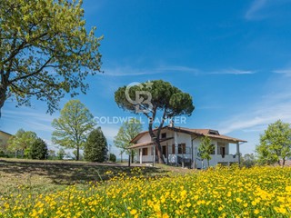 Villa in Vendita a Coriano, 439'000€, 308 m²