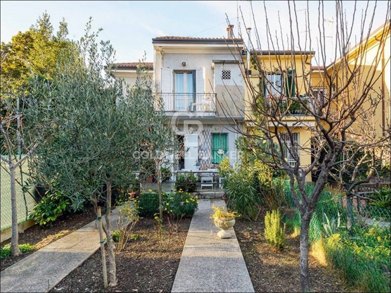 Villa in Vendita a Rimini, 620'000€, 354 m²