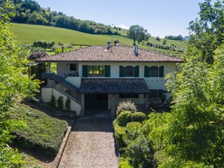 Villa in Vendita a Montescudo Monte Colombo, 779'000€, 320 m²