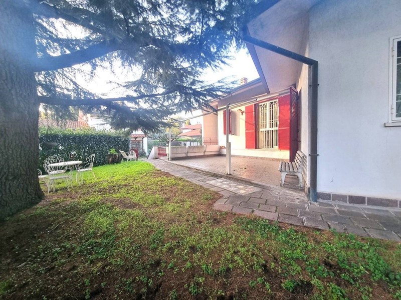 Villa in Vendita a Cassina de' Pecchi, 649'000€, 224 m²