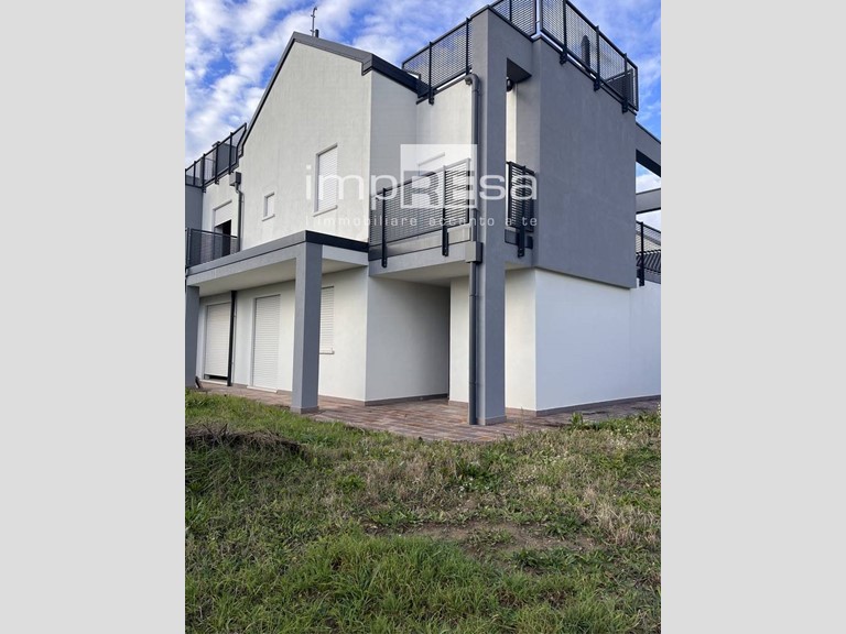 Casa Semi Indipendente in Vendita a Venezia, 260'000€, 450 m²