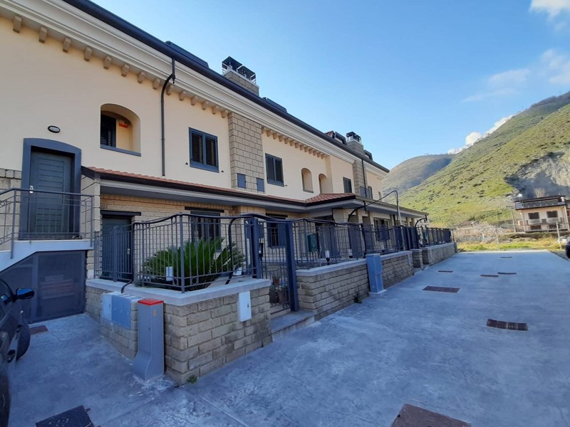 Villetta a schiera in Vendita a Castel San Giorgio, 370'000€, 260 m²