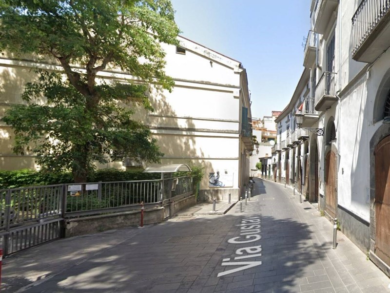 Immobile commerciale in Vendita a Nocera Inferiore, 99'000€, 66 m²