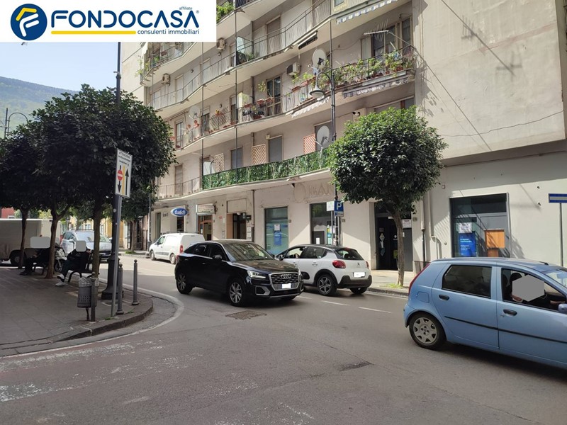 Attività commerciale in Affitto a Nocera Inferiore, 600€, 21 m²