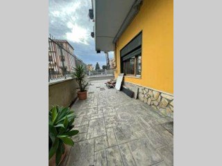 Immobile commerciale in Affitto a Nocera Inferiore, 800€, 100 m²