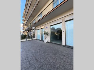 Immobile commerciale in Vendita a Nocera Inferiore, 169'000€, 150 m²