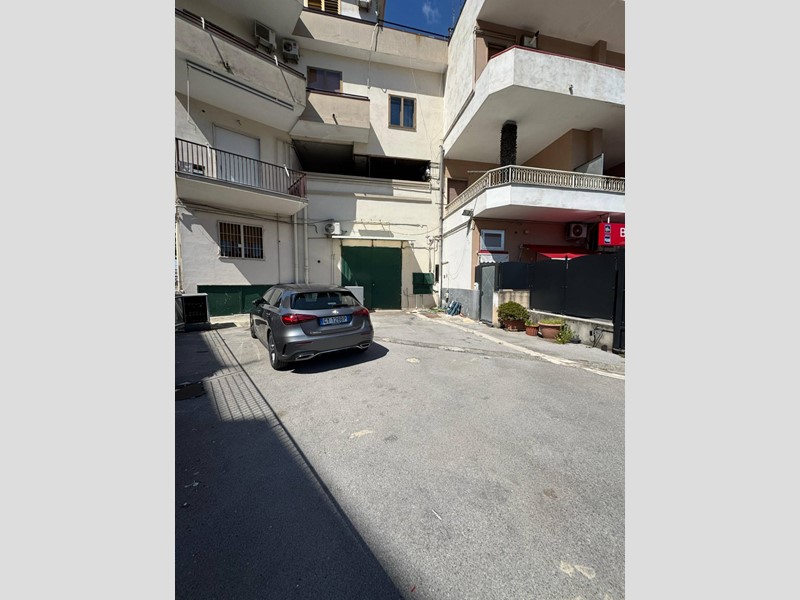 Magazzino in Affitto a Pagani, 1'600€, 100 m²