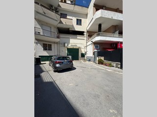Magazzino in Affitto a Pagani, 1'600€, 100 m²
