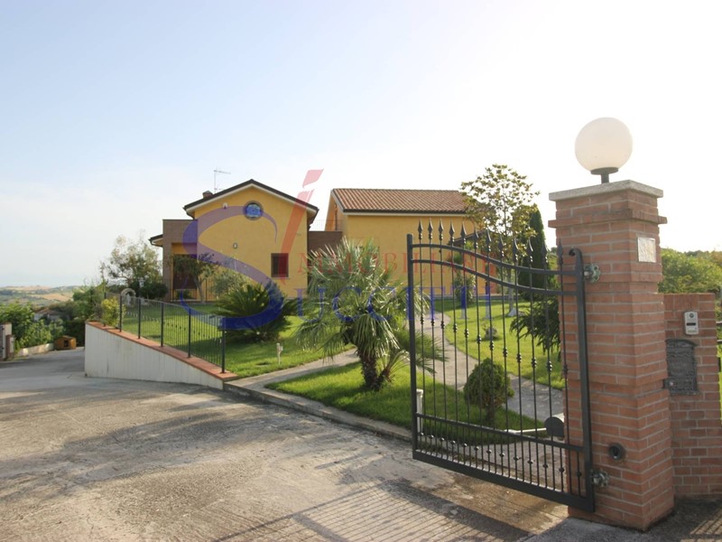 Villa in Vendita a Tortoreto, 220 m²