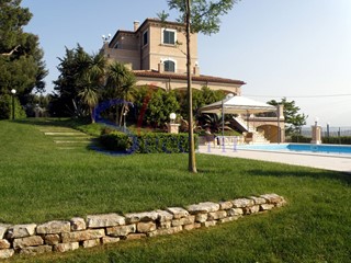 Villa in Vendita a Offida, 1'400'000€, 600 m²