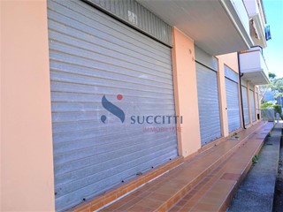 Immobile commerciale in Vendita a Tortoreto, 78'000€, 48 m²