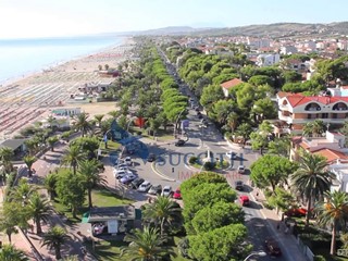 Attività commerciale in Vendita a Tortoreto, 180'000€, 250 m²