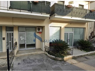 Immobile commerciale in Affitto a Giulianova, 90 m²