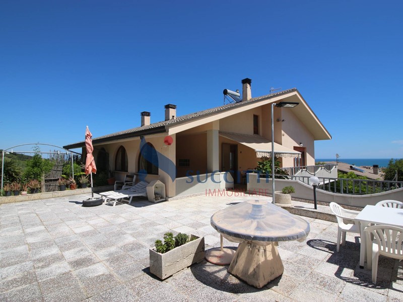 Casa Indipendente in Vendita a Tortoreto, 380'000€, 344 m²