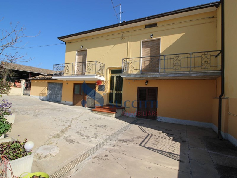 Casa Indipendente in Vendita a Sant'Omero, 155'000€, 175 m²