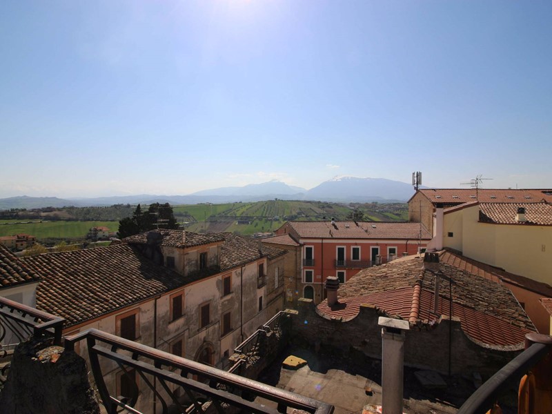 Casa Indipendente in Vendita a Torano Nuovo, 37'000€, 380 m²