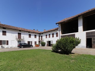 Rustico in Vendita a Costigliole d'Asti, 295'000&euro;, 800 m²